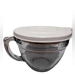The Pampered Chef Glass Batter Measuring Bowl w/Lids Spout 4 cup